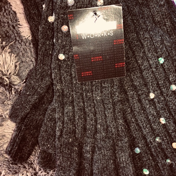 1-SCARF/1-GLOVES - Picture 2 of 4